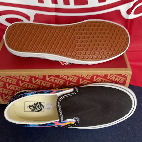 Vans Men’s Classic Slip On Electric Flame Black/True White sneakers - Picture 5 of 16